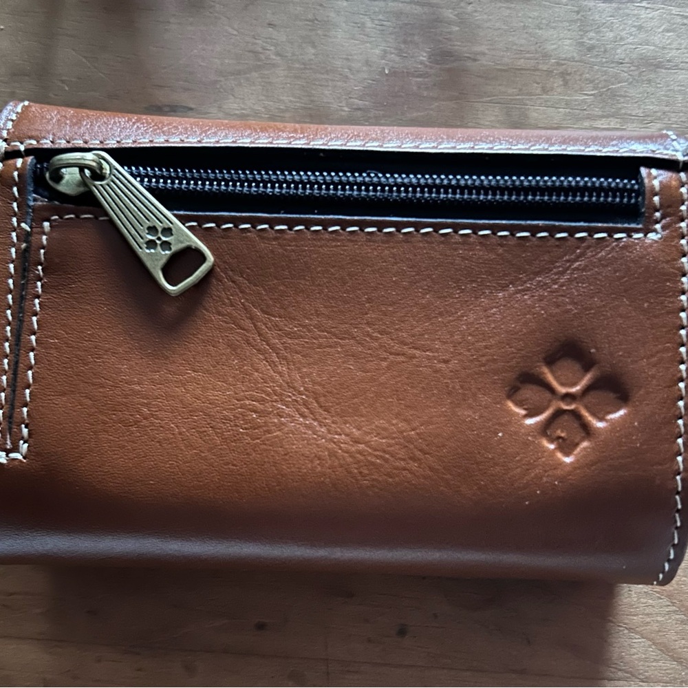Patricia Nash new with authentic papers. 
Folding, zipping & multiple pockets.